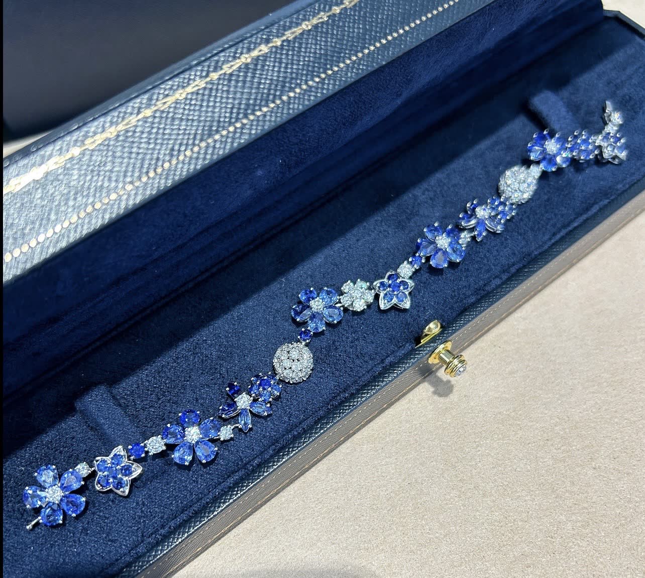Van Cleef & Arpels Elegant Blue Sapphire and Diamond Bracelet